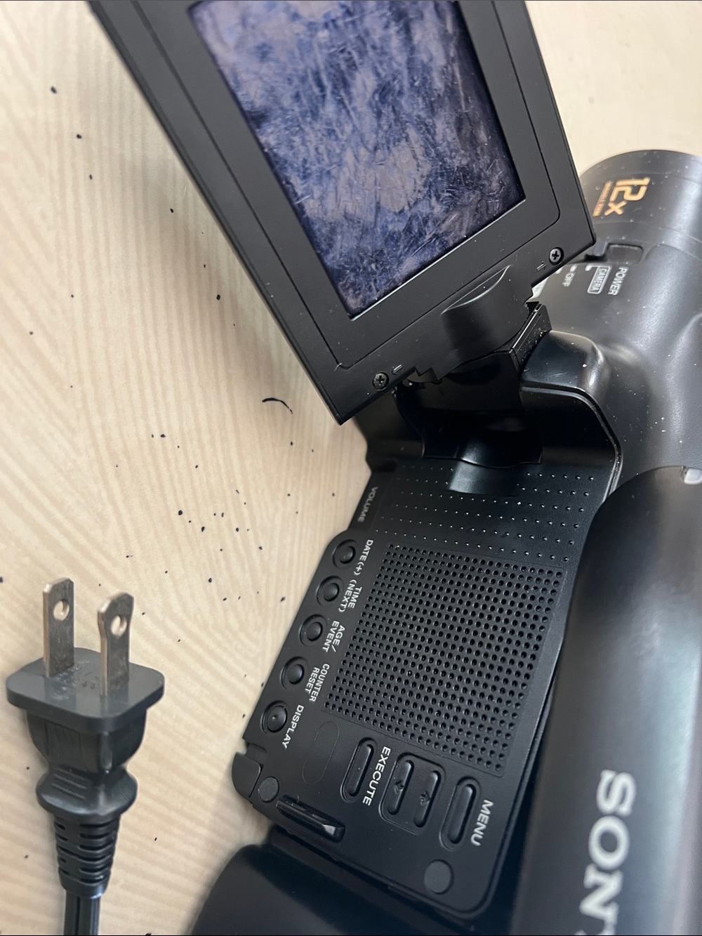 Sony Black Video8 Handycam Camcorder with 12x Lens Marking - Picture 2 of 4